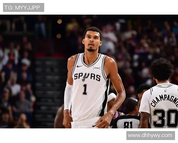 赛后评分揭晓：布克展现惊艳表现成最大亮点引发热议